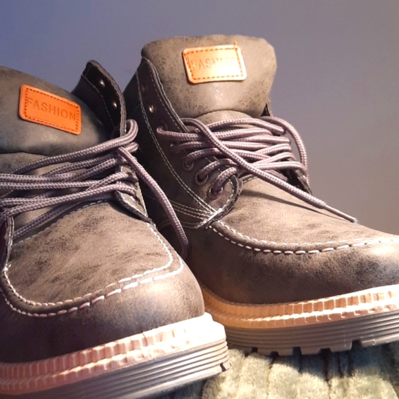 Soft leather gray boots. Men size 8.5 - 9. Casual street hiking biker unisex New - Picture 3 of 10